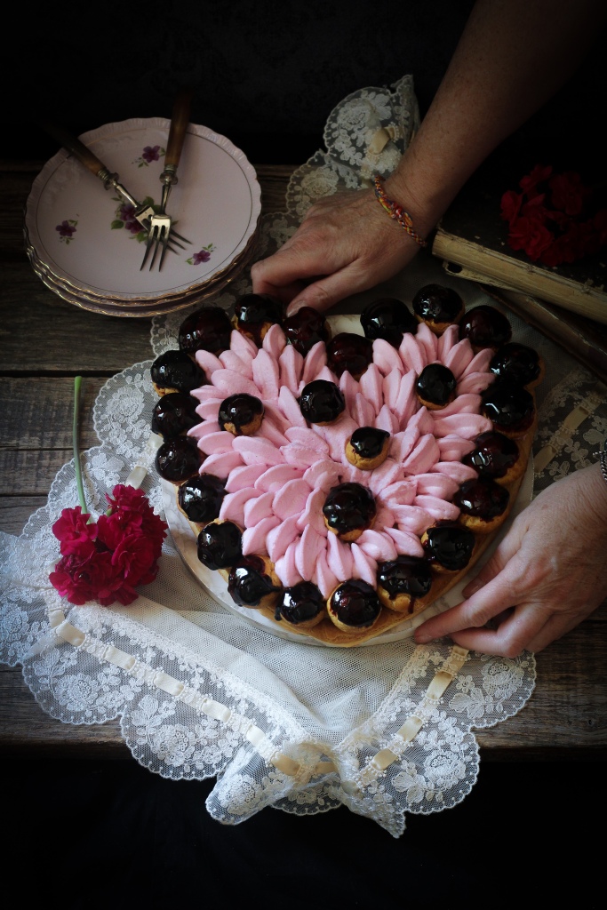 Torte decorate con panna e fiori: 7 idee da non perdere